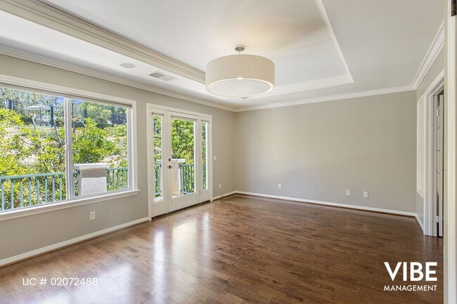 Building Photo - Spacious 3 bedroom plus office in Desirabl...