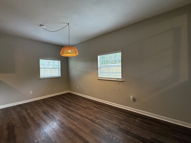 Building Photo - 509 Live Oak StreetUnit 2