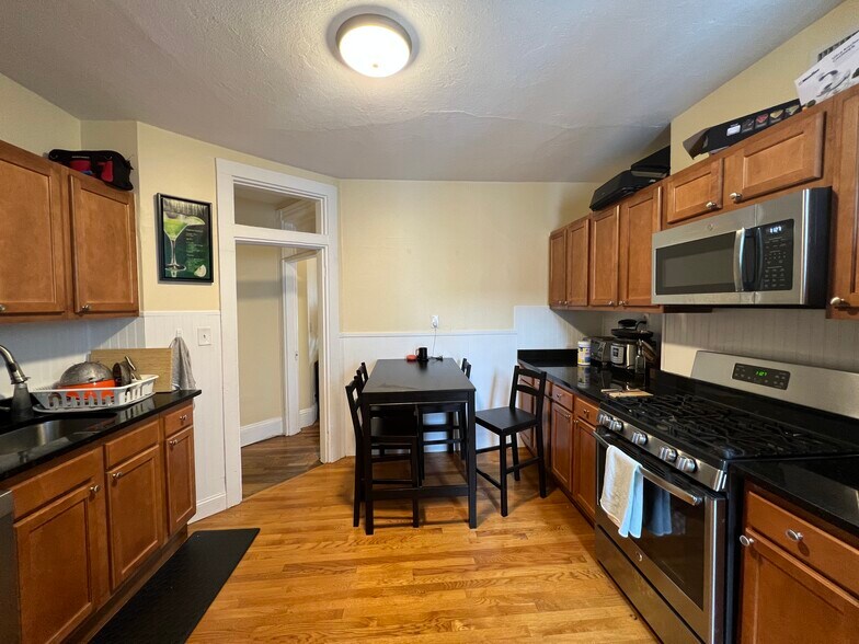 Building Photo - 59 Cedar St