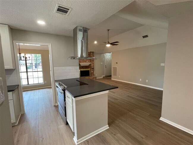 Building Photo - 1015 Cascade Creek Dr