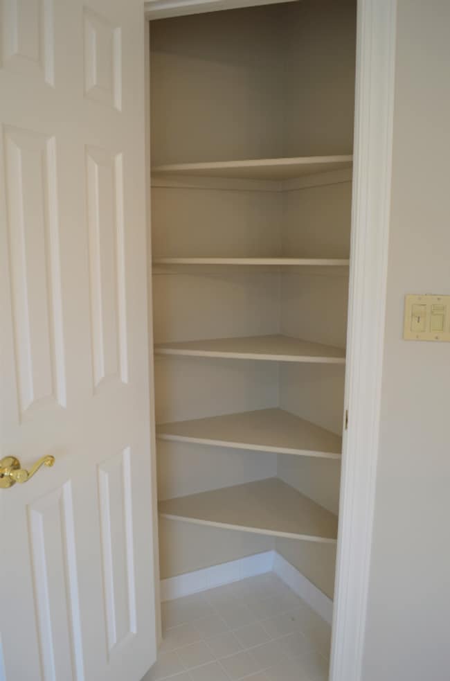 Building Photo - Large Townhouse 3 Bedroom 2 Full Baths and...