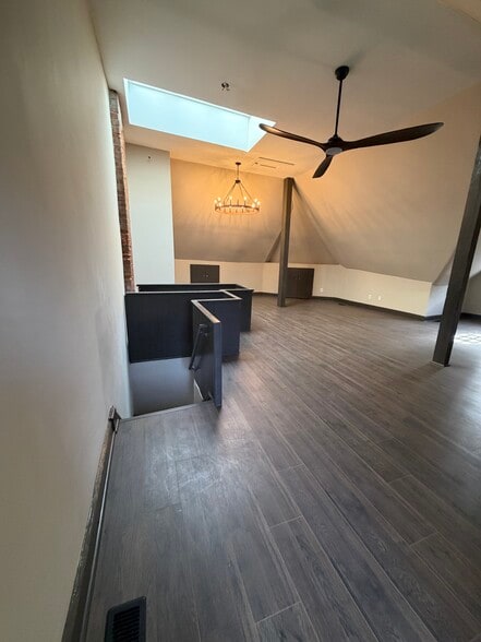 Building Photo - 2201 Kemper Ln