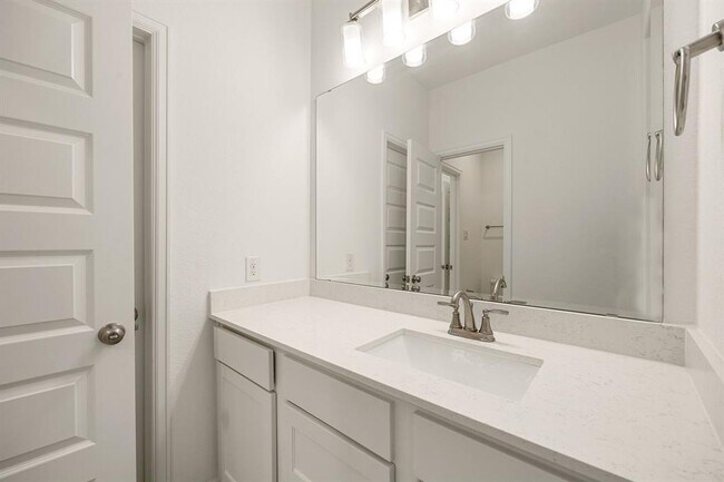 Building Photo - 28946 Parker Ridge Dr