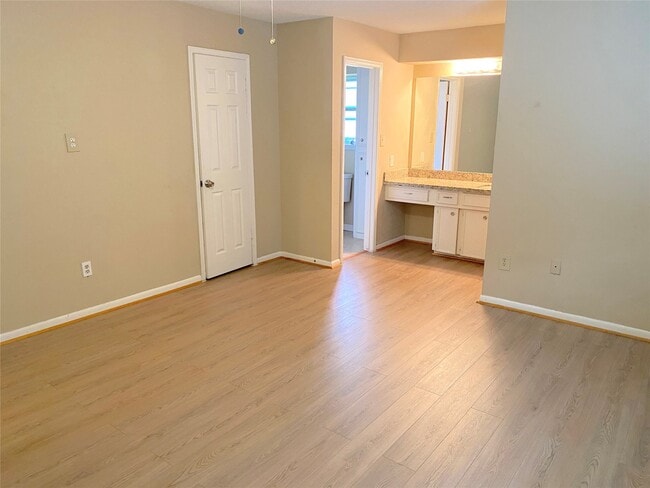 Building Photo - 22303 N Fork Dr