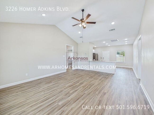 Building Photo - 3226 Homer Adkins Blvd