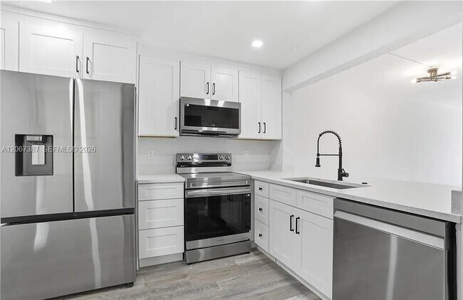 Building Photo - 1085 Forest Lakes Dr
