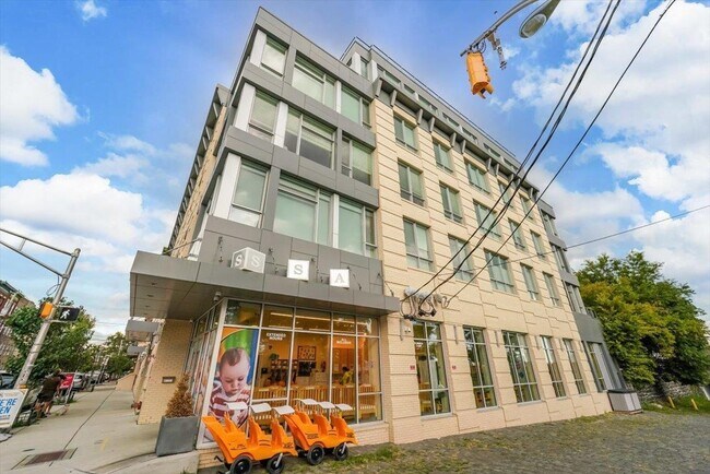 Building Photo - 502 Palisade Ave
