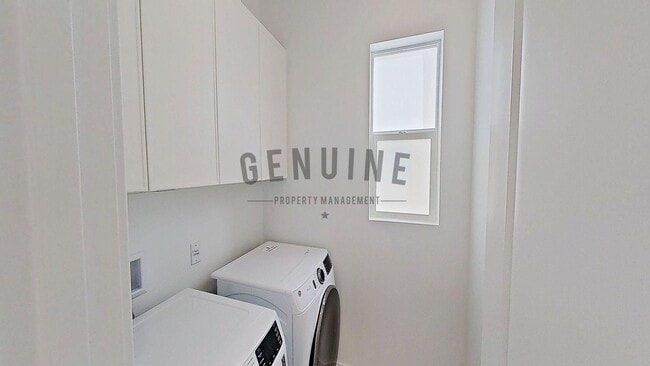 Building Photo - Spacious 4Bd 4Ba Tri-Level Home in Luna Park Community in Irvine