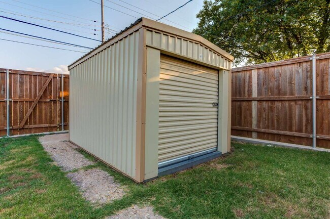 Building Photo - 4 Bed 3 Bath Pre-lease in Central Lubbock!!!