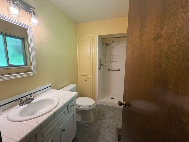 Building Photo - Peaceful 3 Bedroom Single-Level Home on Spacious Corner Lot Near Fir Grove Park