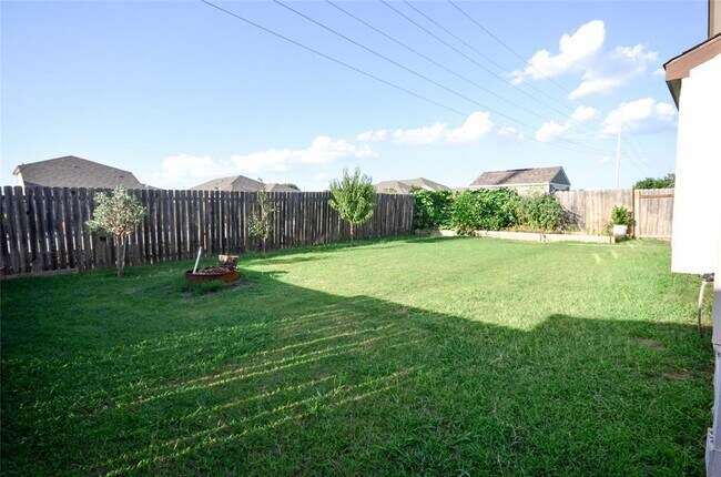 Building Photo - 5632 Sabbia Dr