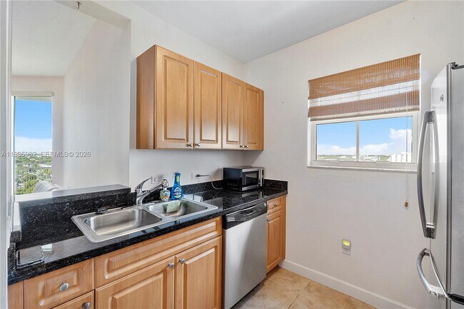 Building Photo - 2600 SW 27th Ave