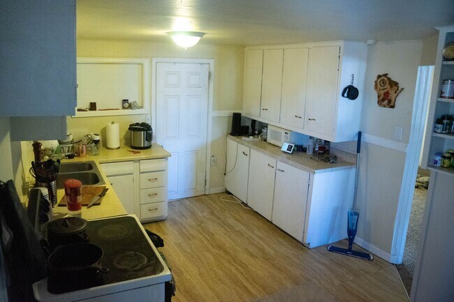 Building Photo - Beautiful Ranch-Style Home Near CU & Boulder Creek Path | Avail. August 1, 2026 (Pre-Lease)