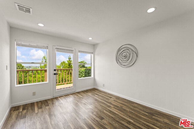 Building Photo - 11621 Sunshine Terrace