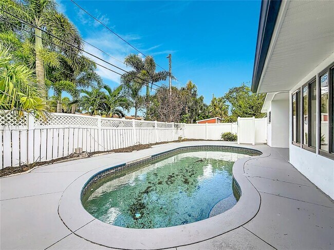 Building Photo - 2472 Tradewinds Dr