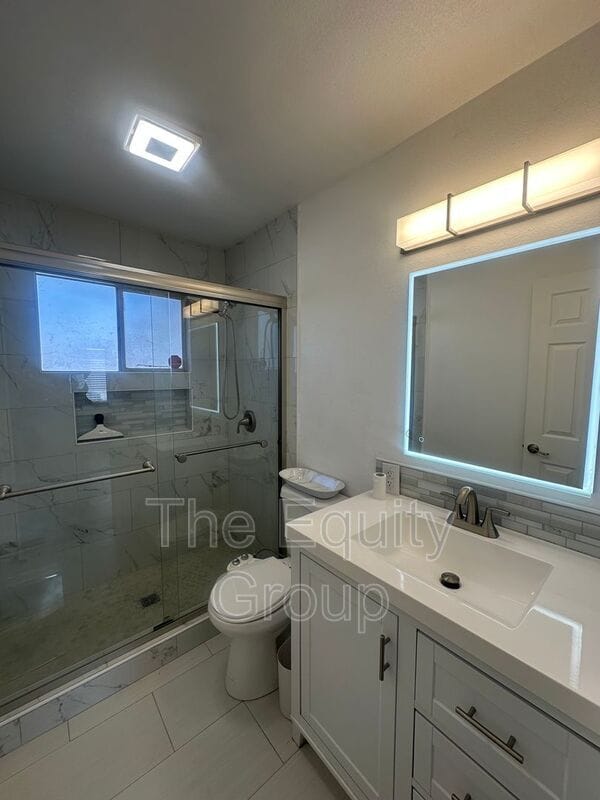 Building Photo - 1608 W Sunnyview Ave