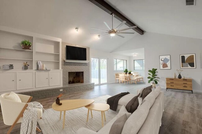 Building Photo - 2503 Versailles Dr