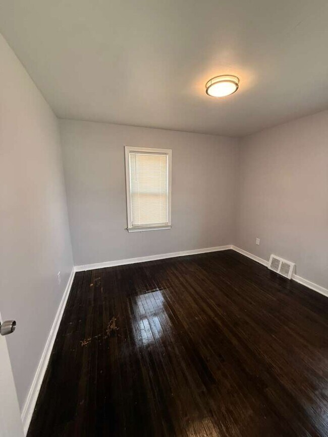 Building Photo - 9054 Grandville Ave