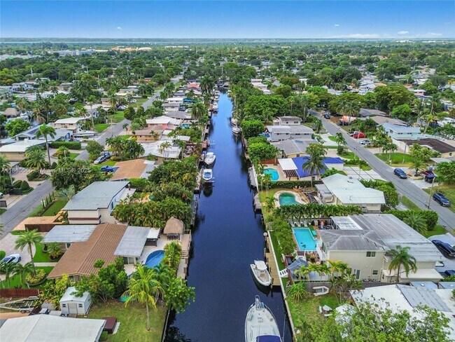 Building Photo - 2530 Okeechobee Ln