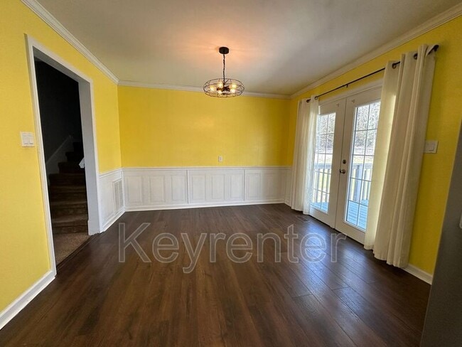 Building Photo - 300 Jefferson Ln