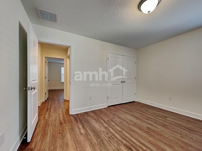 Building Photo - 921 Walden Pond Dr