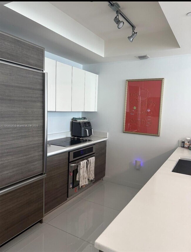 Building Photo - 1100 S Miami Ave