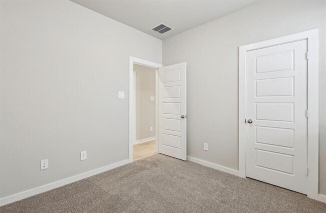 Building Photo - 6744 Chinapkin Oak Ln