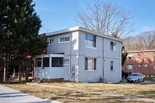 Building Photo - 144 Webster St NE