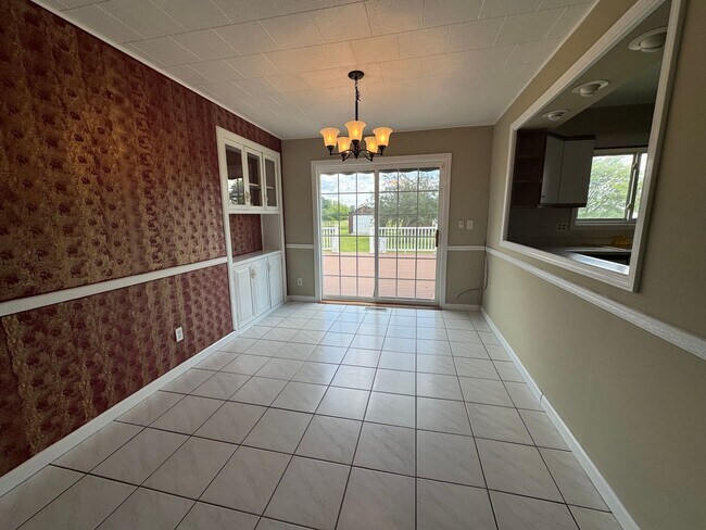 Building Photo - Charming 3 bedroom home for rent.