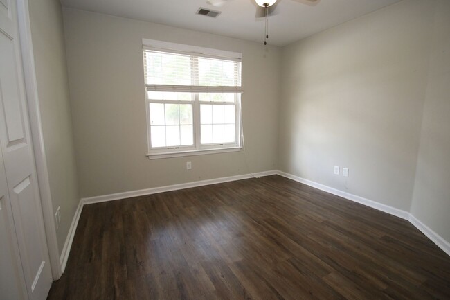 Building Photo - PRE-LEASING FOR 2025! 3 Bedroom, 2 Bath in...