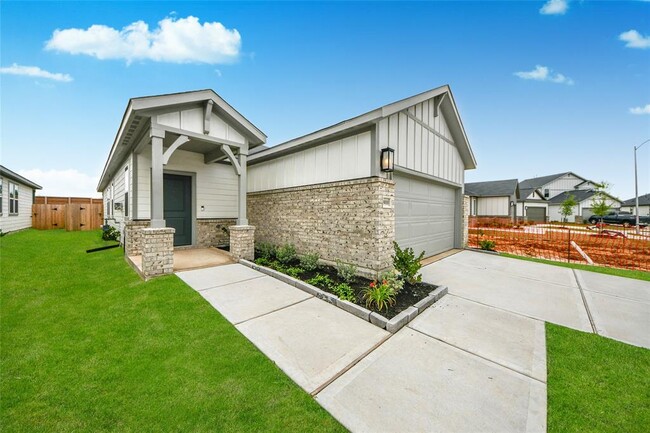 Building Photo - 18010 Whitetail Run Ln