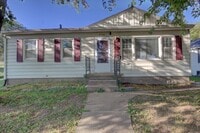 Building Photo - 3 Bed Bettendorf Home