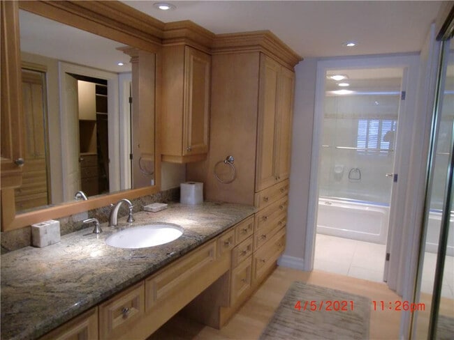 Building Photo - 3500 Galt Ocean Dr