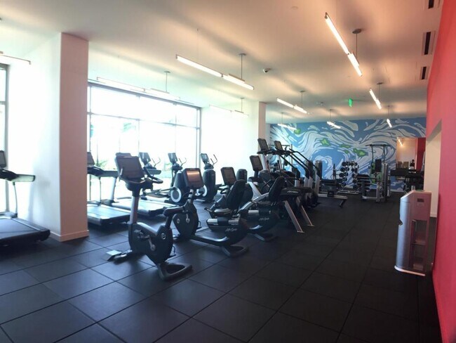 Building Photo - 1001 Queen St