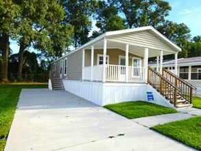 Building Photo - 3323 NE 14th St