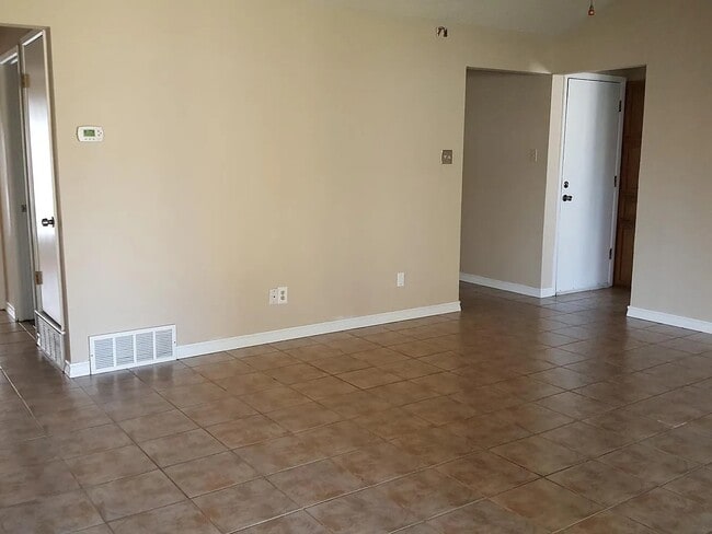 Building Photo - 6009 Oak Hill Rd