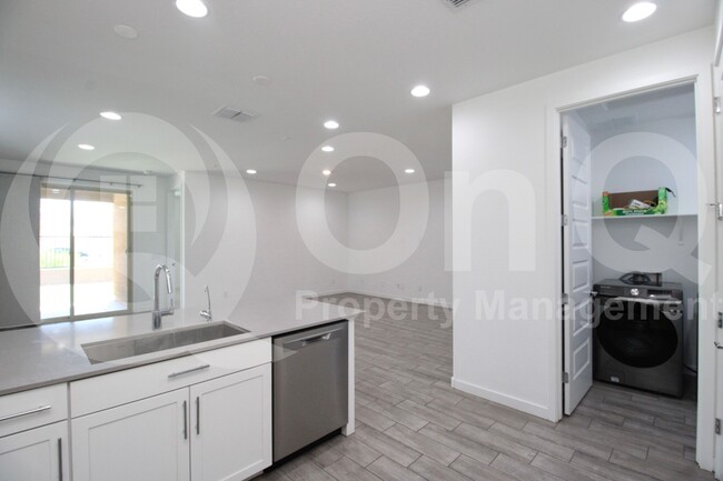 Building Photo - 8923 W Solano Dr