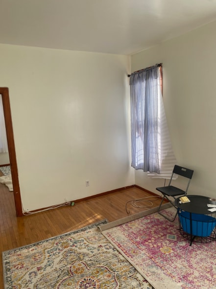 Building Photo - 939 Putnam Ave