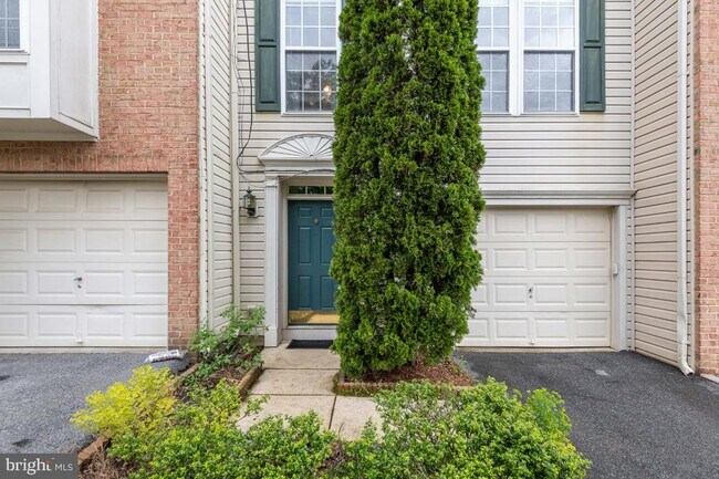 Primary Photo - 1442 Pangbourne Way