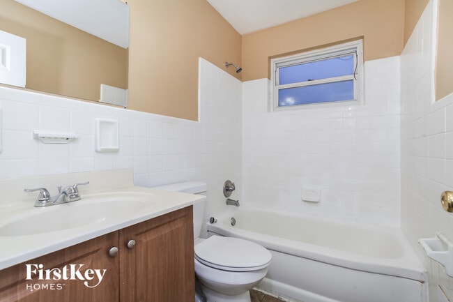 Building Photo - 714 Ivyhill Dr