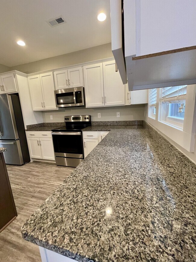 Building Photo - 93 Warwick Dr