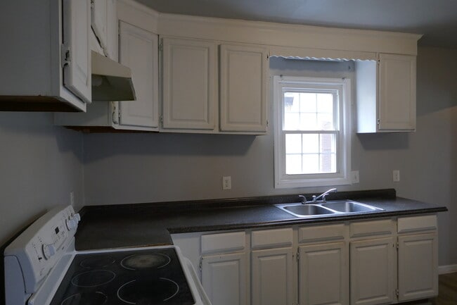 Building Photo - 800 Herrington Rd