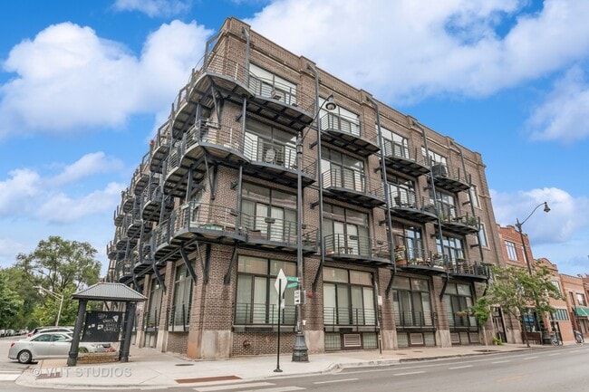 Building Photo - 2735 W Armitage Ave