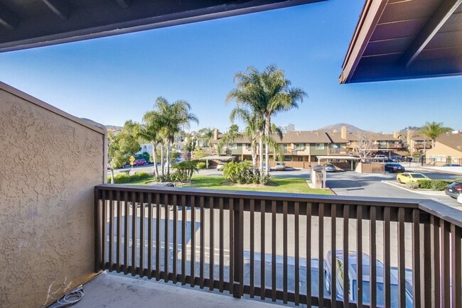 Building Photo - Beautiful 2 Story Townhouse with Prime Location!!