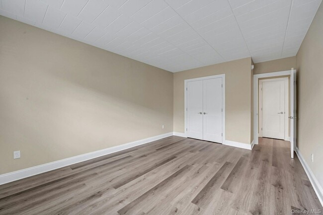 Building Photo - 505 White Plains Rd