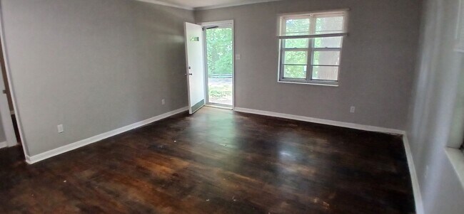Building Photo - Charming 2 Bedroom Apartment in Cleveland, TN