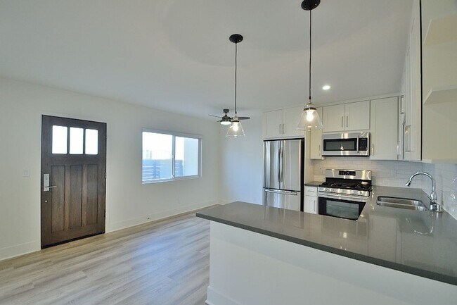 Building Photo - 1335 Manhattan Beach Blvd