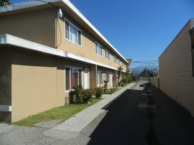 Golden South view - 2312-2336 N Golden Ave