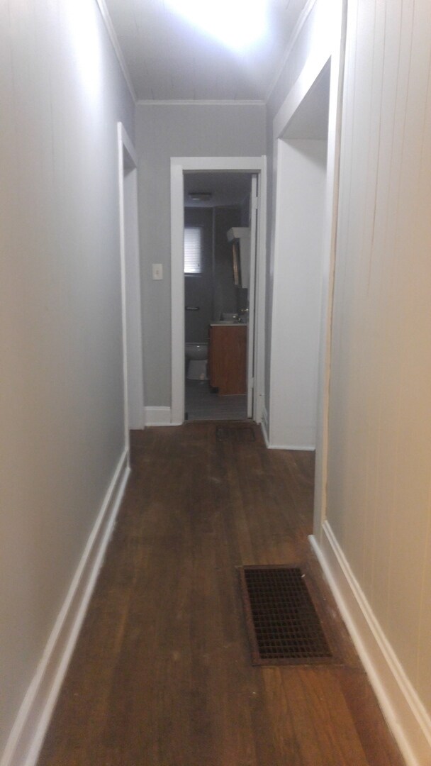 Building Photo - 2-Story House, 5Bed/2Bath with Washer/Drye...