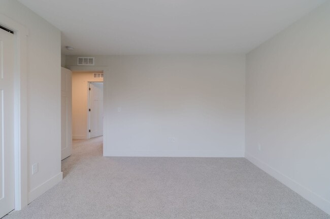 Building Photo - Premier Place and Premier Living!